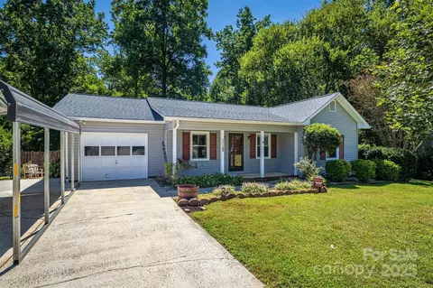 Exterior - 3318 Danial St, Conover, NC 28613 photo 1 of 3