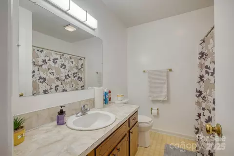 Bath - 3318 Danial St, Conover, NC 28613 photo 1 of 3