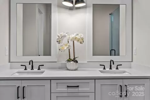 Bath - 827 Naples Dr, Davidson, NC 28036 photo 3 of 5