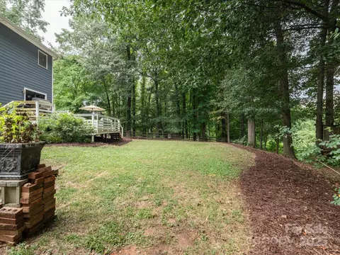 Exterior - 1624 Brook Dr, Fort Mill, SC 29708 photo 7 of 9