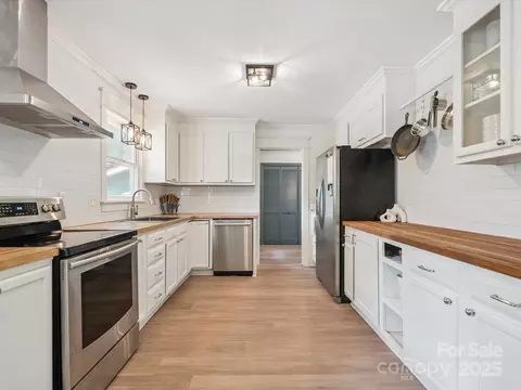 Kitchen - 1624 Brook Dr, Fort Mill, SC 29708 photo 1 of 6