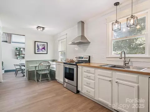 Kitchen - 1624 Brook Dr, Fort Mill, SC 29708 photo 4 of 6