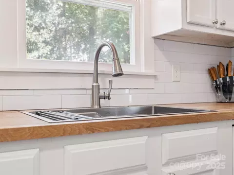 Kitchen - 1624 Brook Dr, Fort Mill, SC 29708 photo 3 of 6