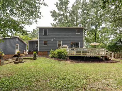 Exterior - 1624 Brook Dr, Fort Mill, SC 29708 photo 5 of 9