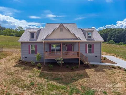 34 Kingston St, Franklin, NC 28734