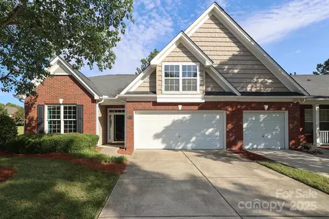 6250 Meadow Glen Ln, Harrisburg, NC 28075