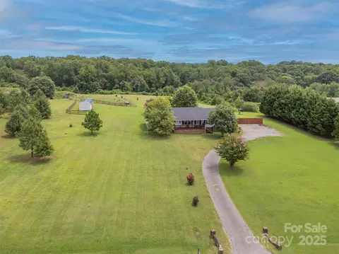 3842 Harris Creek Rd, Lawndale, NC 28090