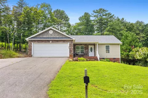 2066 Lake Acres Dr, Hickory, NC 28601