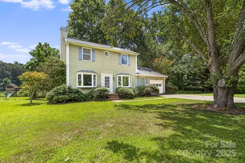 3 Trappers Run Dr, Asheville, NC 28805