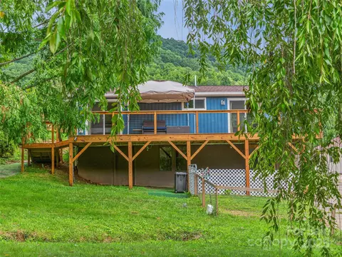190 Smith Cove Rd, Candler, NC 28715