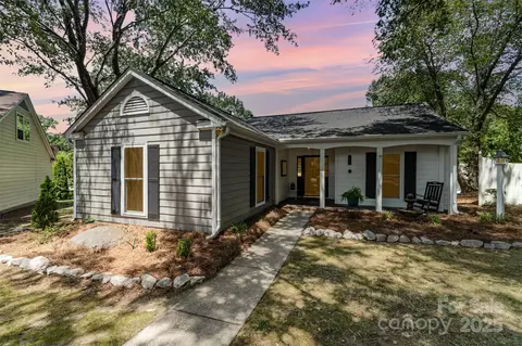 2722 Hillmont Dr, Charlotte, NC 28226