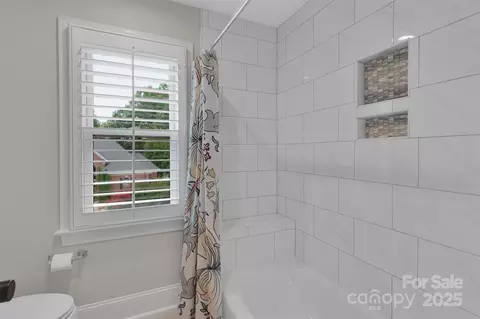 Bath - 16216 Walcot Ln, Cornelius, NC 28031 photo 8 of 10