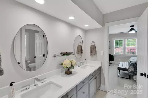 Bath - 16216 Walcot Ln, Cornelius, NC 28031 photo 6 of 10