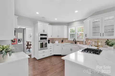Kitchen - 16216 Walcot Ln, Cornelius, NC 28031 photo 2 of 2