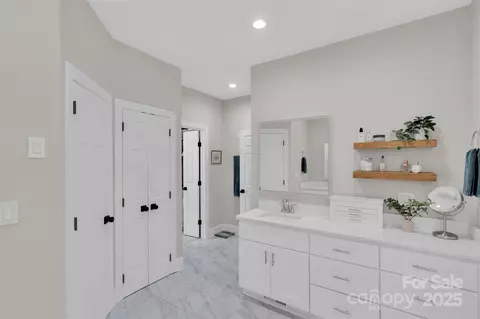 Bath - 16216 Walcot Ln, Cornelius, NC 28031 photo 4 of 10