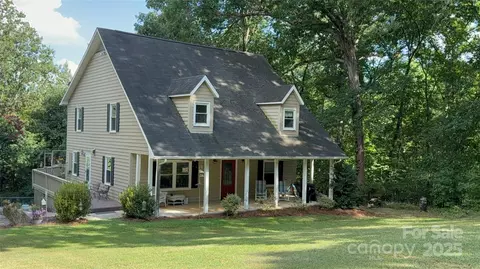715 Hester Dr, Dallas, NC 28034