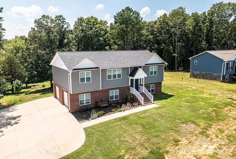 6091 Isaiah Ct, Hickory, NC 28601