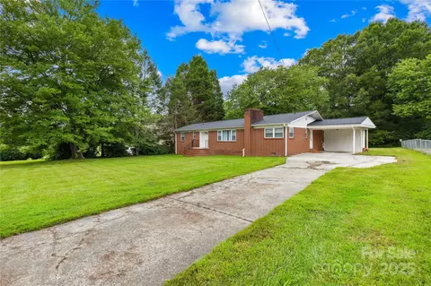 545 N Oakland Ave, Statesville, NC 28677