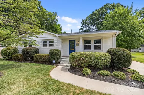 3821 Topsfield Rd, Charlotte, NC 28211