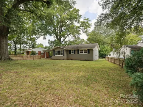 3426 Revolution Park Dr, Charlotte, NC 28217