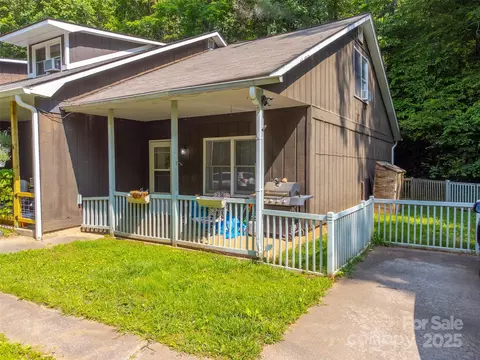 417 N Country Club Dr, Cullowhee, NC 28723