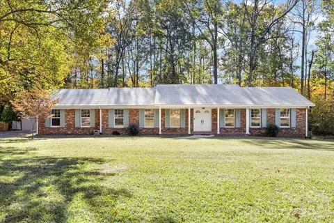 1840 Stoneyridge Dr, Charlotte, NC 28214