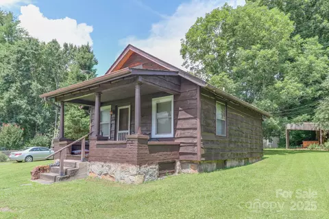 415 E Patterson St, Hendersonville, NC 28739