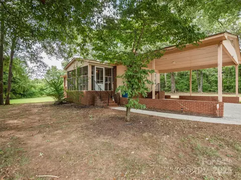 1317 Pell Dr, Lincolnton, NC 28092