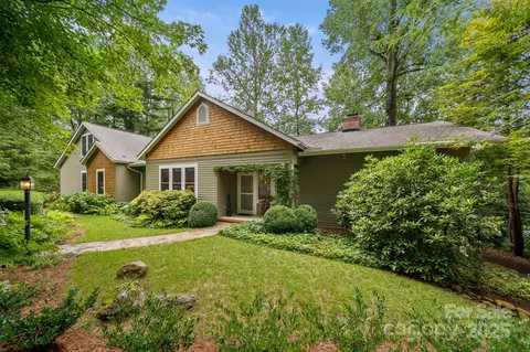 36 Carver St, Saluda, NC 28773