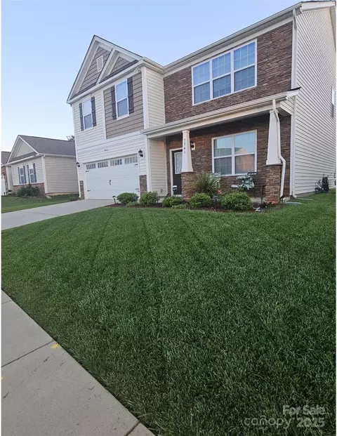7741 Stonehouse Dr, Gastonia, NC 28056