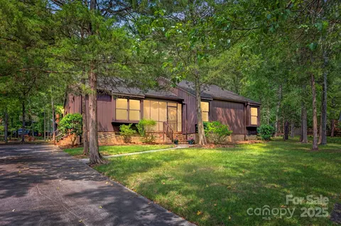 7904 Deep Hollow Ct, Charlotte, NC 28226