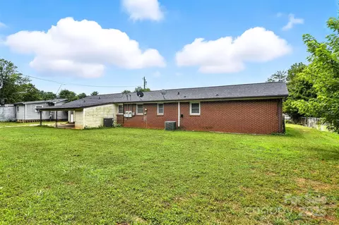 Exterior - 33 Rd Se St SE, Conover, NC 28613 photo 4 of 5