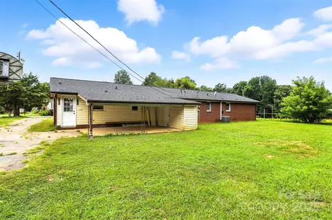 Exterior - 33 Rd Se St SE, Conover, NC 28613 photo 2 of 5