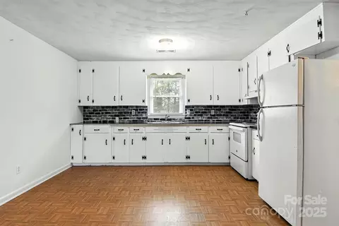 Kitchen - 33 Rd Se St SE, Conover, NC 28613 photo 3 of 3