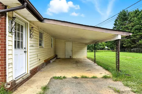Exterior - 33 Rd Se St SE, Conover, NC 28613 photo 3 of 5