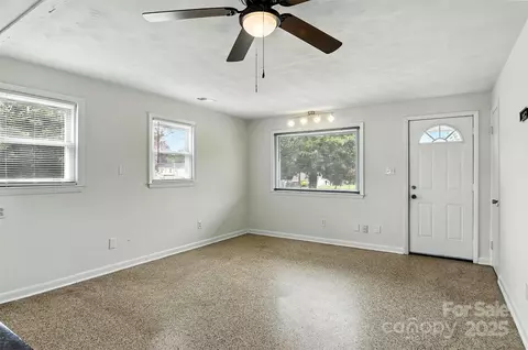 Living - 33 Rd Se St SE, Conover, NC 28613 photo 4 of 8