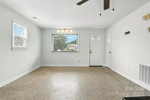 Living - 33 Rd Se St SE, Conover, NC 28613 photo 2 of 8