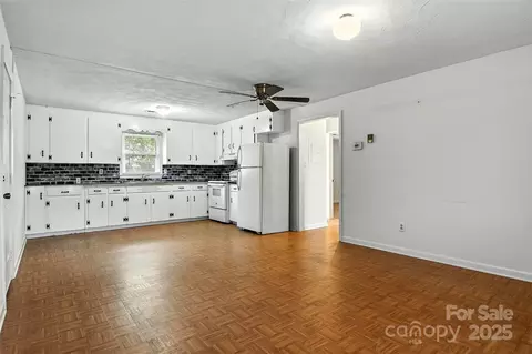 Living - 33 Rd Se St SE, Conover, NC 28613 photo 5 of 8