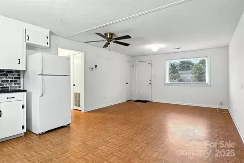 Living - 33 Rd Se St SE, Conover, NC 28613 photo 6 of 8