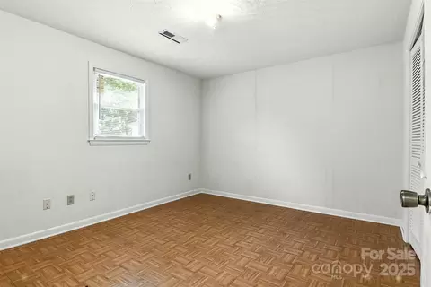 Bedroom - 33 Rd Se St SE, Conover, NC 28613 photo 3 of 3
