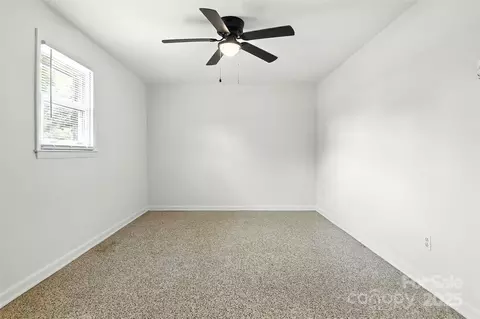 Bedroom - 33 Rd Se St SE, Conover, NC 28613 photo 1 of 3