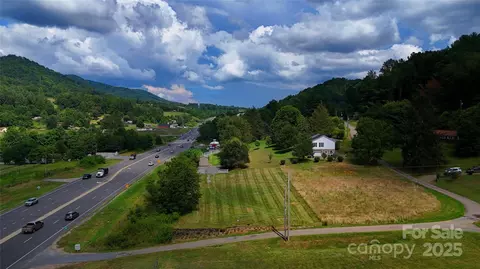 81 River Look Dr, Burnsville, NC 28714