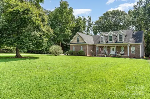 1517 Garrett Landen Dr, Clover, SC 29710