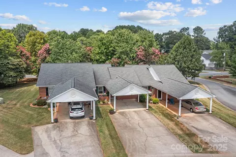 View/Area - 19973 Oak Leaf Cir, Cornelius, NC 28031 photo 1 of 4