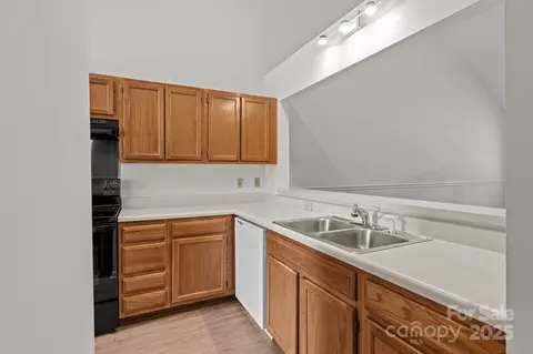 Kitchen - 19973 Oak Leaf Cir, Cornelius, NC 28031 photo 1 of 9