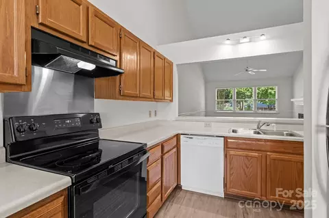 Kitchen - 19973 Oak Leaf Cir, Cornelius, NC 28031 photo 5 of 9