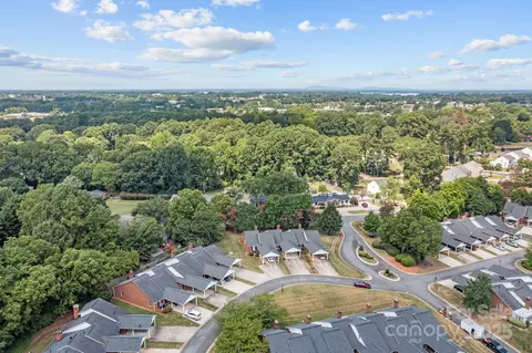 View/Area - 19973 Oak Leaf Cir, Cornelius, NC 28031 photo 3 of 4