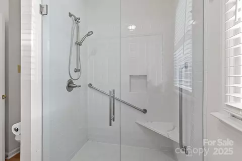 Bath - 19973 Oak Leaf Cir, Cornelius, NC 28031 photo 2 of 2