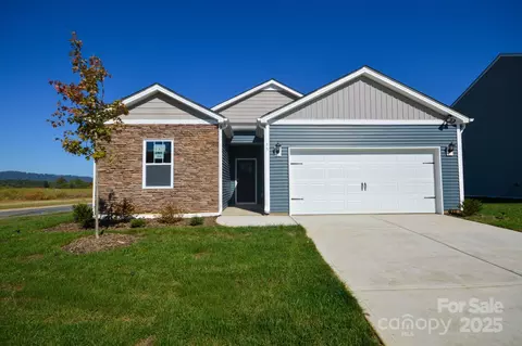 15 Shorthorn Rd, Fletcher, NC 28732