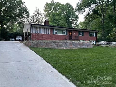 514 Crestview Dr, Albemarle, NC 28001